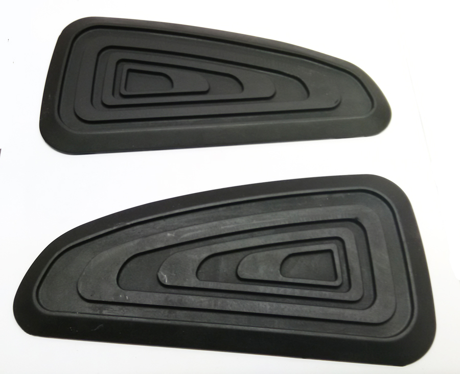 Pair tank rubbers Triumph triple models